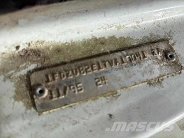 Ford L8000 Tovornjaki za vodo