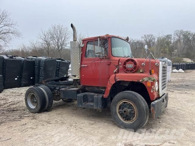 Ford LN8000 Vlačilci