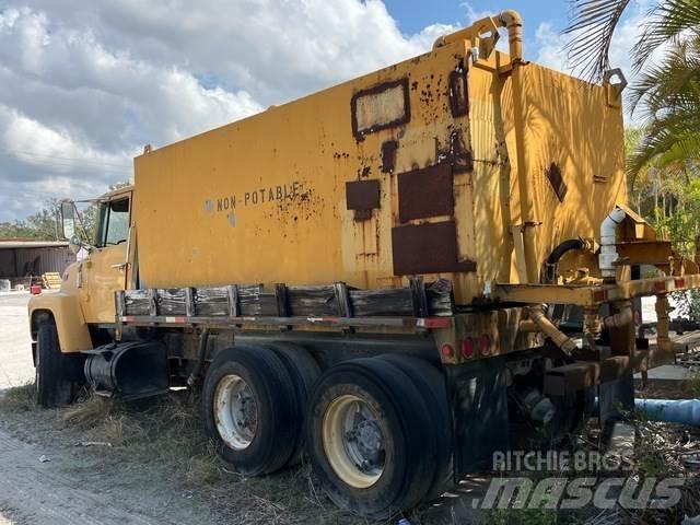 Ford LT8000 Tovornjaki za vodo