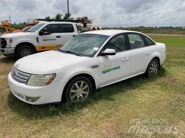Ford Taurus Avtomobili