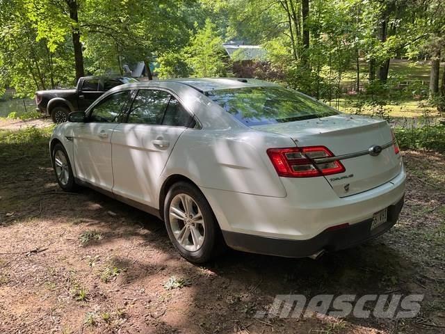 Ford Taurus Avtomobili
