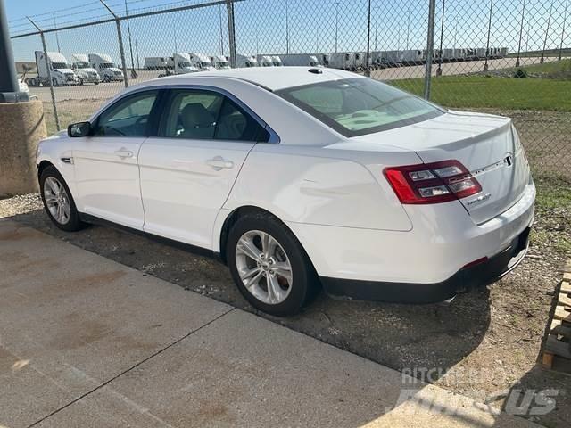 Ford Taurus Avtomobili