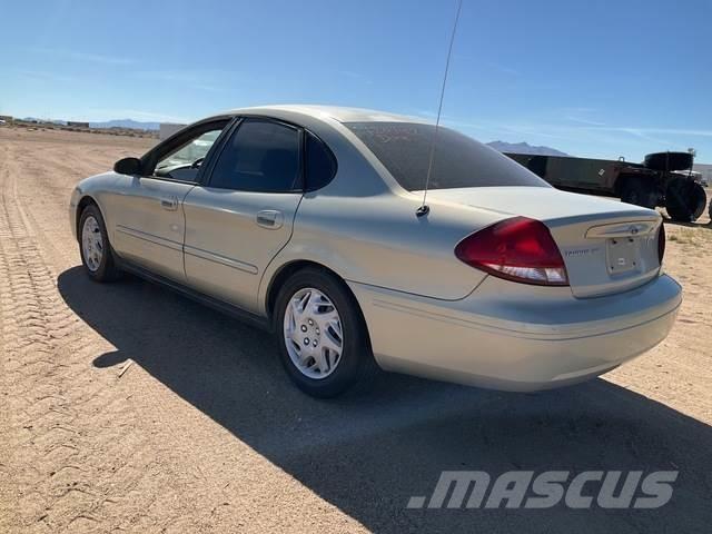 Ford Taurus SE Avtomobili