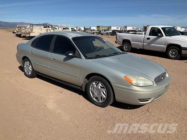 Ford Taurus SE Avtomobili
