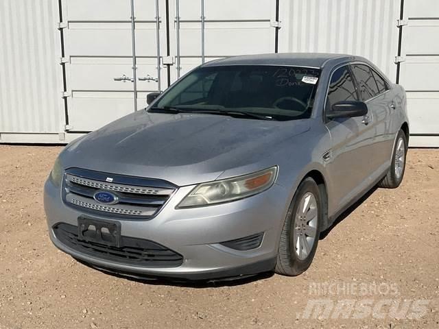 Ford Taurus SE Avtomobili