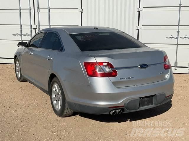 Ford Taurus SE Avtomobili