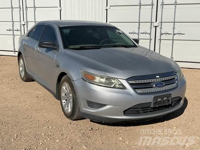 Ford Taurus SE Avtomobili