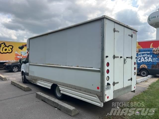 Freightliner  Dostavna vozila / kombiji