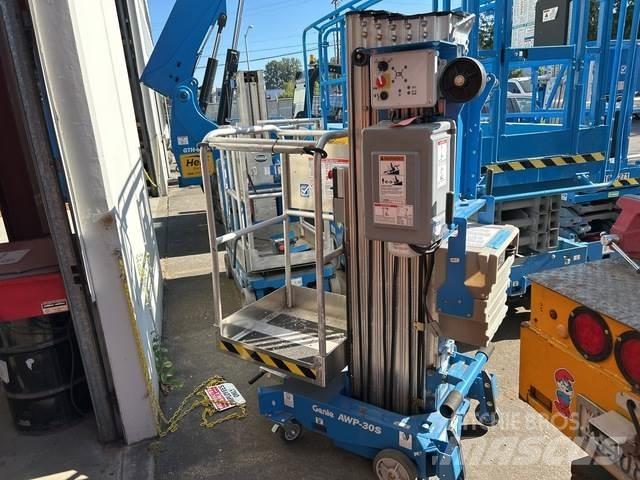 Genie AWP-30S Vertikalna dvigala