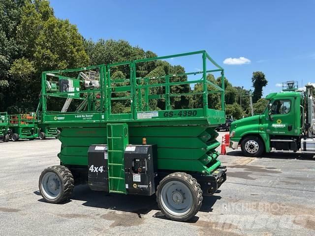 Genie GS-4390 Škarjaste dvižne ploščadi