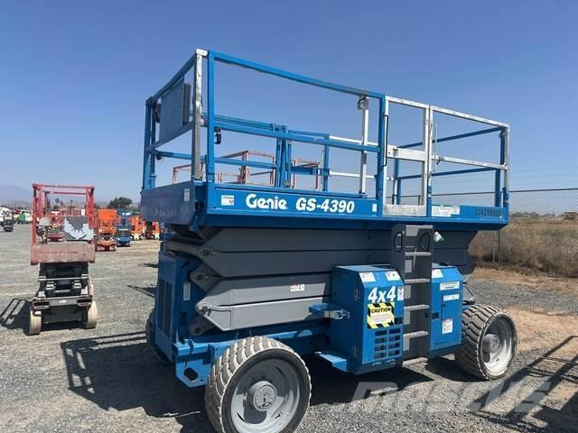 Genie GS-4390 Škarjaste dvižne ploščadi