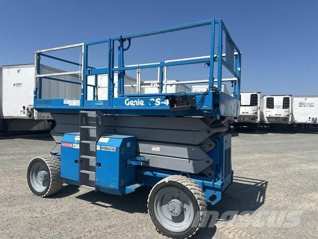 Genie GS-4390 Škarjaste dvižne ploščadi
