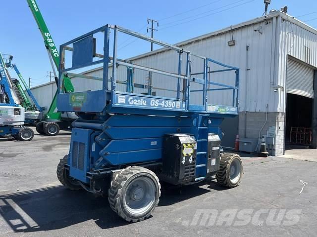 Genie GS-4390 Škarjaste dvižne ploščadi