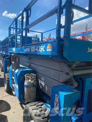 Genie GS4390RT Škarjaste dvižne ploščadi