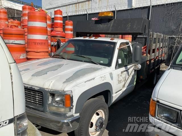 GMC 3500 Tovornjaki s kesonom/platojem