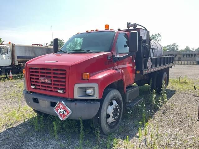 GMC 7500 Tovornjaki s kesonom/platojem