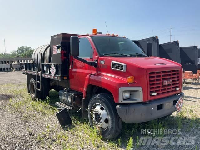 GMC 7500 Tovornjaki s kesonom/platojem