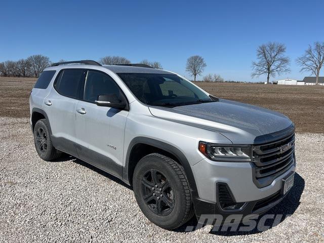 GMC Acadia Avtomobili