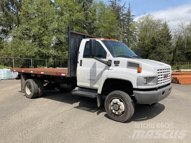 GMC C5500 Tovornjaki s kesonom/platojem