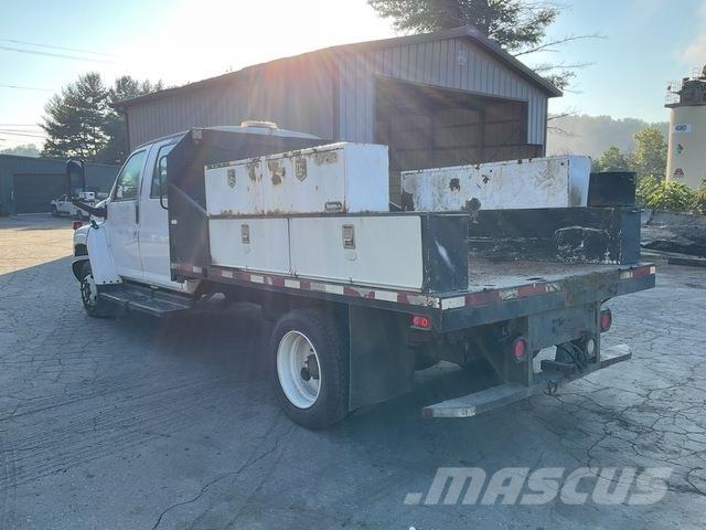 GMC C5500 Tovornjaki s kesonom/platojem