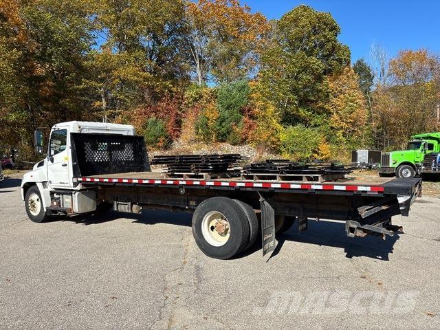 Hino 268 Tovornjaki s kesonom/platojem