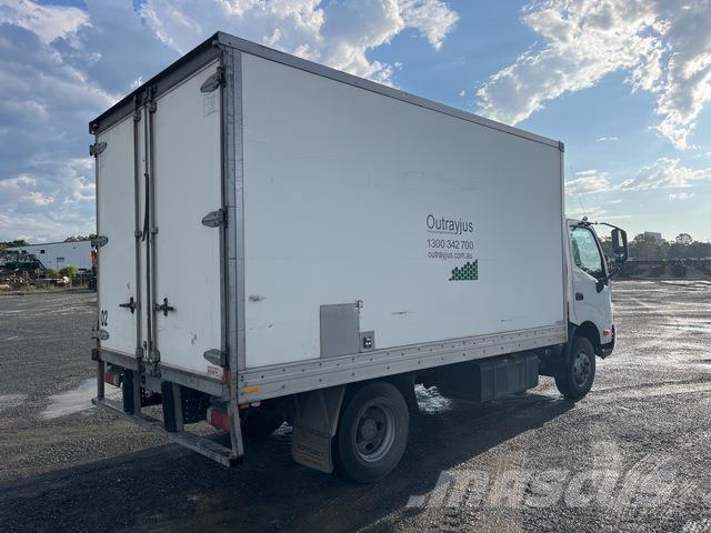 Hino 300 721 Tovornjaki zabojniki