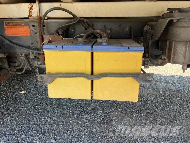 Hino 300 816 Tovornjaki zabojniki