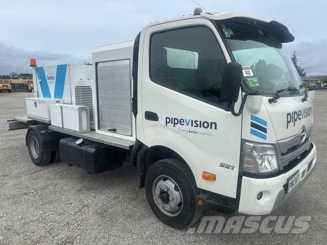 Hino 300 921 Tovornjaki za vodo
