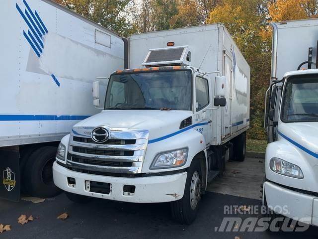 Hino 338 Tovornjaki zabojniki