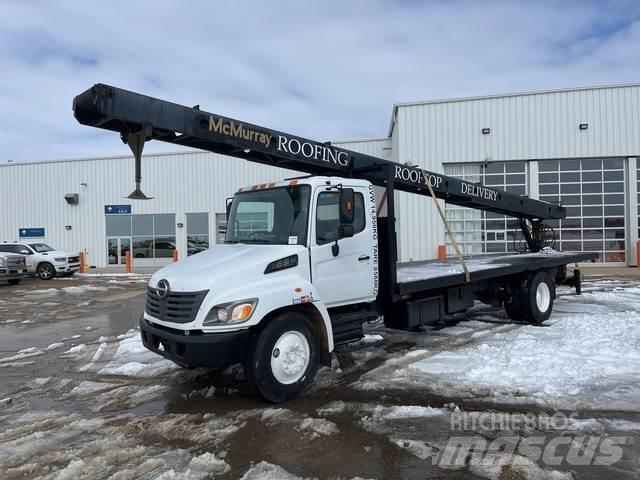 Hino 338 Tovornjaki s kesonom/platojem