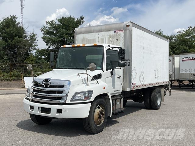 Hino 338 Tovornjaki zabojniki