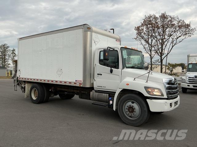 Hino 338 Tovornjaki zabojniki