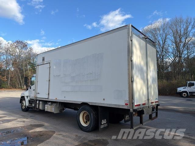 Hino 338 Tovornjaki zabojniki