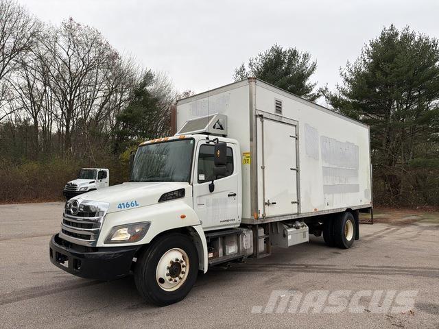 Hino 338 Tovornjaki zabojniki