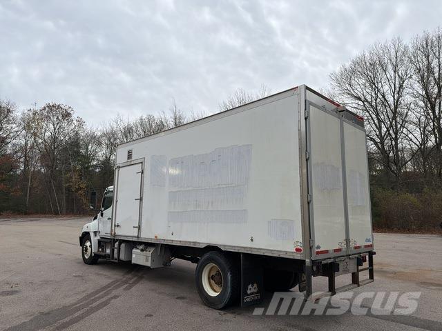 Hino 338 Tovornjaki zabojniki