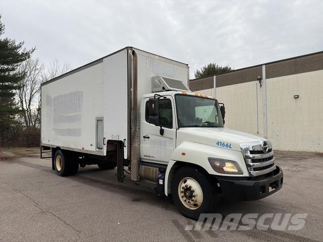 Hino 338 Tovornjaki zabojniki