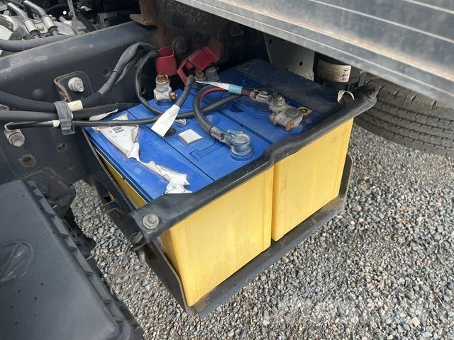 Hino 921 Tovornjaki zabojniki