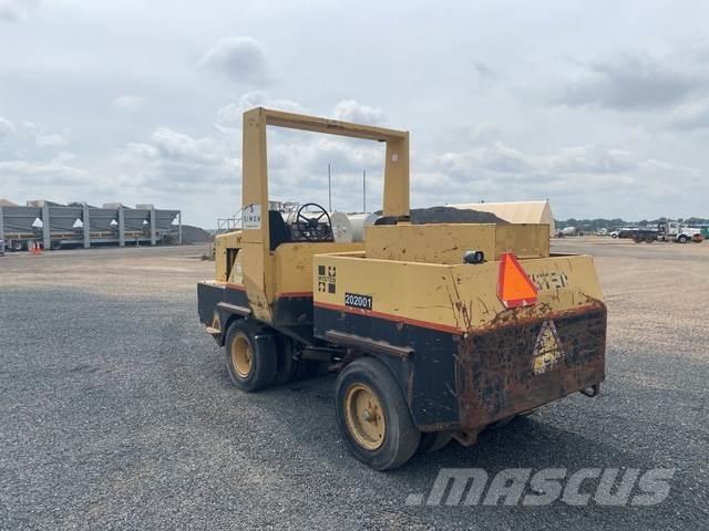 Hyster 530A Kolesni valjarji s pnevmatikami