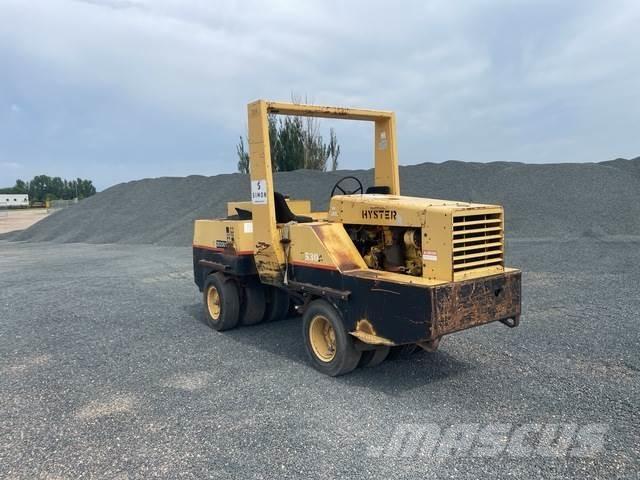 Hyster 530A Kolesni valjarji s pnevmatikami