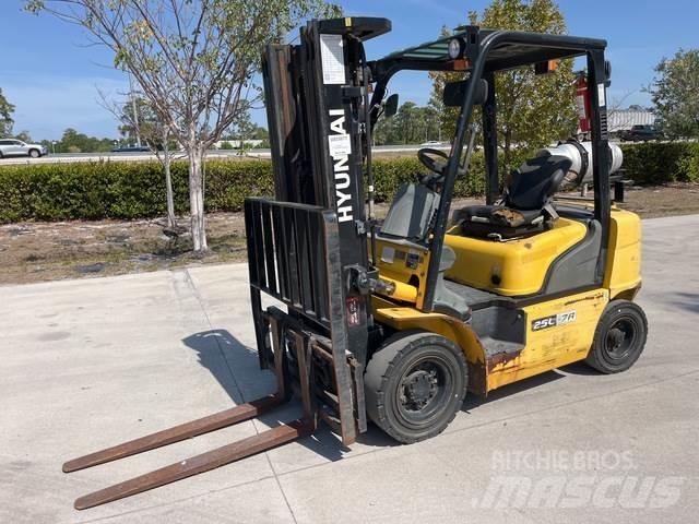 Hyundai 25L-7A Gradbeništvo - drugo