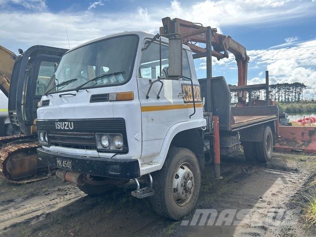 Isuzu  Tovornjaki z žerjavom