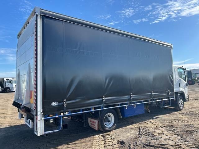 Isuzu FRR 600 Tovornjaki s ponjavo