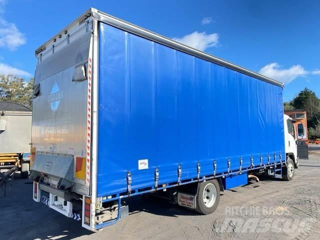 Isuzu FSD 850 Tovornjaki s ponjavo