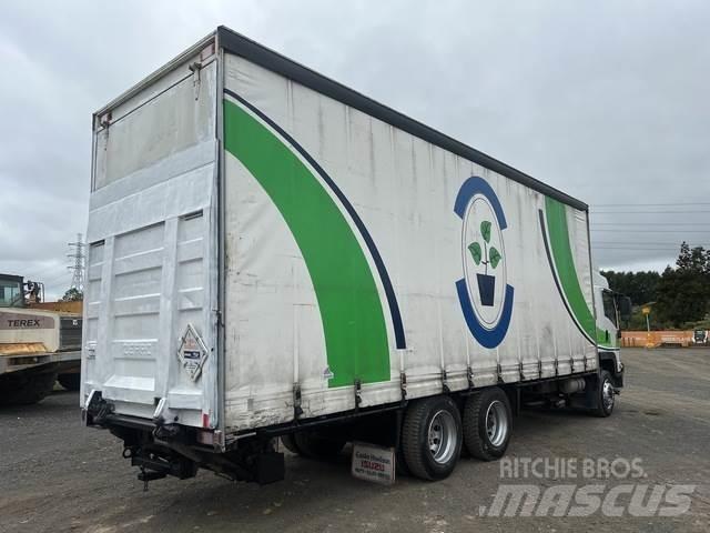 Isuzu FVR950M Tovornjaki s ponjavo