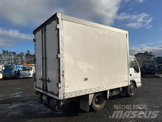 Isuzu NKR300s Drugo