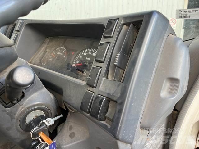 Isuzu NNR 200 Tovornjaki s kesonom/platojem