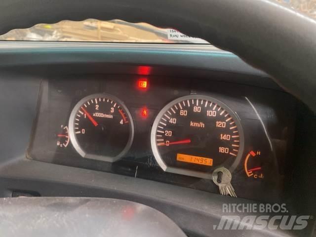 Isuzu NPS 300 Tovornjaki z žerjavom