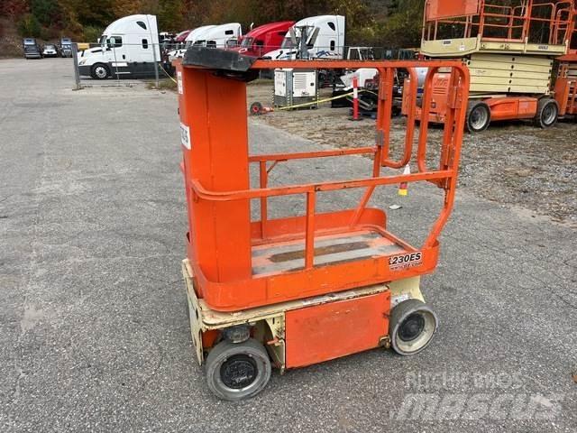 JLG 1230ES Vertikalna dvigala