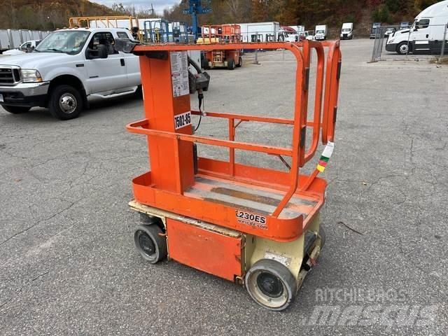 JLG 1230ES Vertikalna dvigala