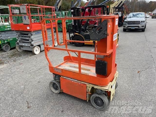 JLG 1230ES Vertikalna dvigala
